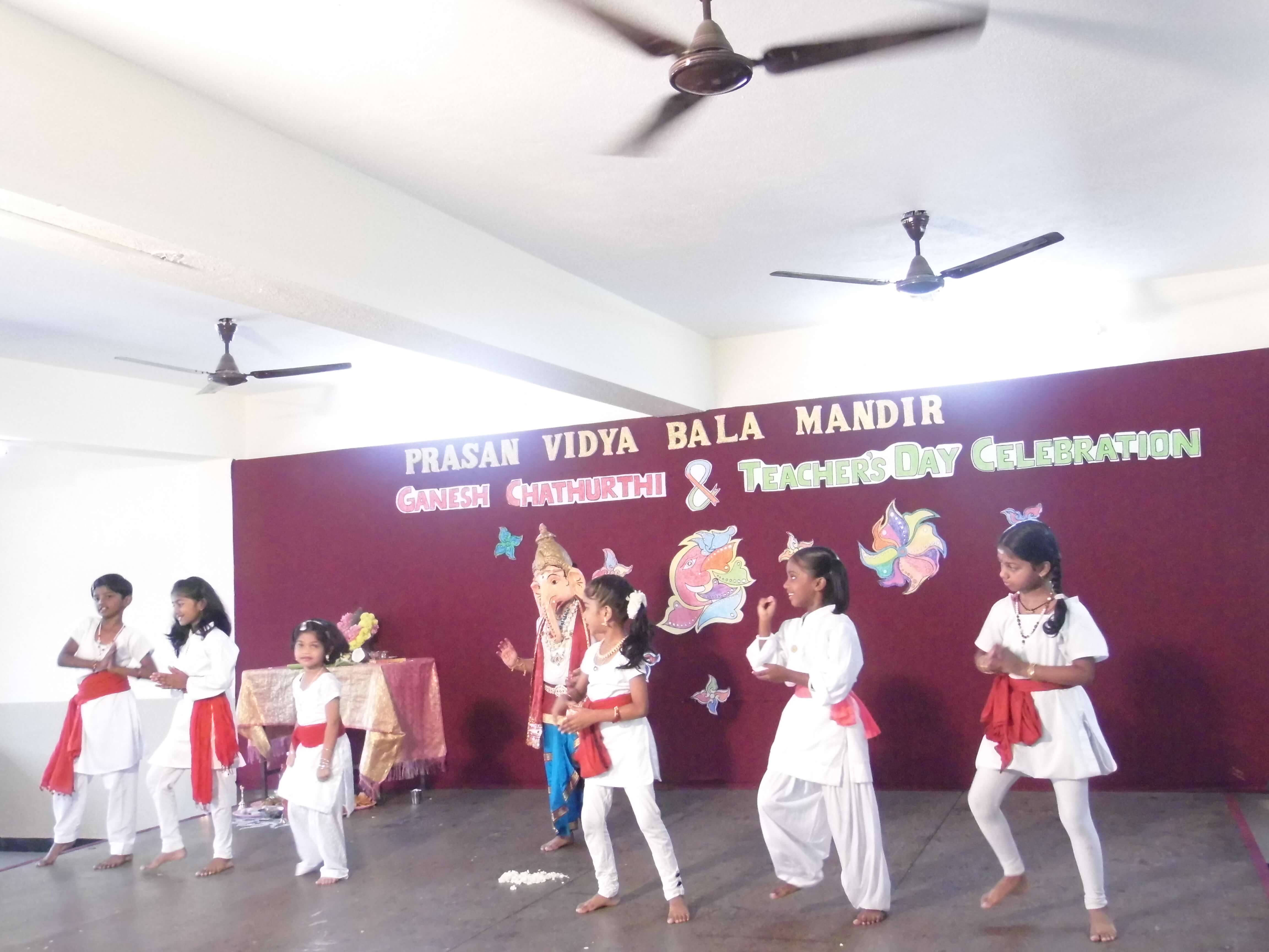 Ganapathy Baba Moriya-Dance by our kids