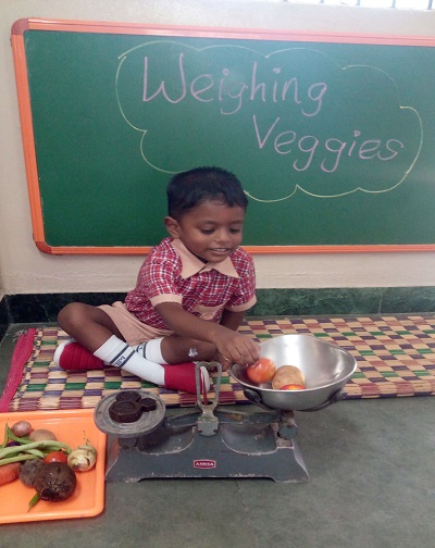 We are green grocer today and we are feeling the structure of veggies..(2)