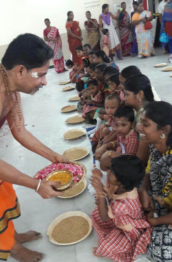 Little ones seeking the blessings of the deity !!!