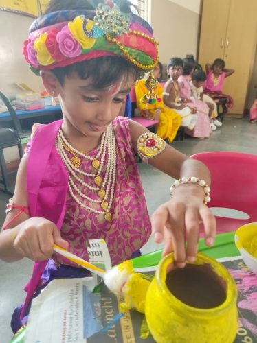 Our tiny artists enjoyed the pot colouring activity with bright colours and festive joy!
