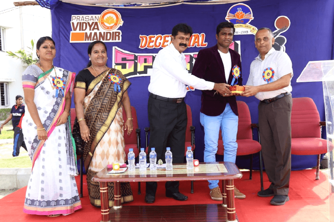 Chief guests were honoured by Correspondent Mr. Surendra Kumar